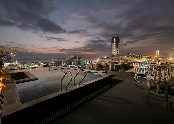 Khách sạn Green Suites Hotel 3*