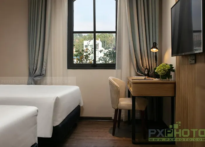 Khách sạn Green Suites Hotel