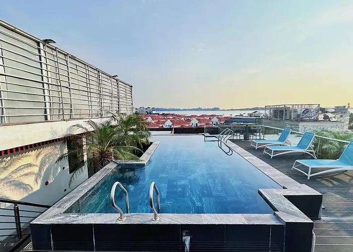 Khách sạn Green Suites Hotel 3*